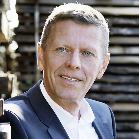Auf dem Bild sehen Sie Dr. Georg Emprechtinger, geschäftsführender Eigentümer, Team 7 Natürlich Wohnen GmbH